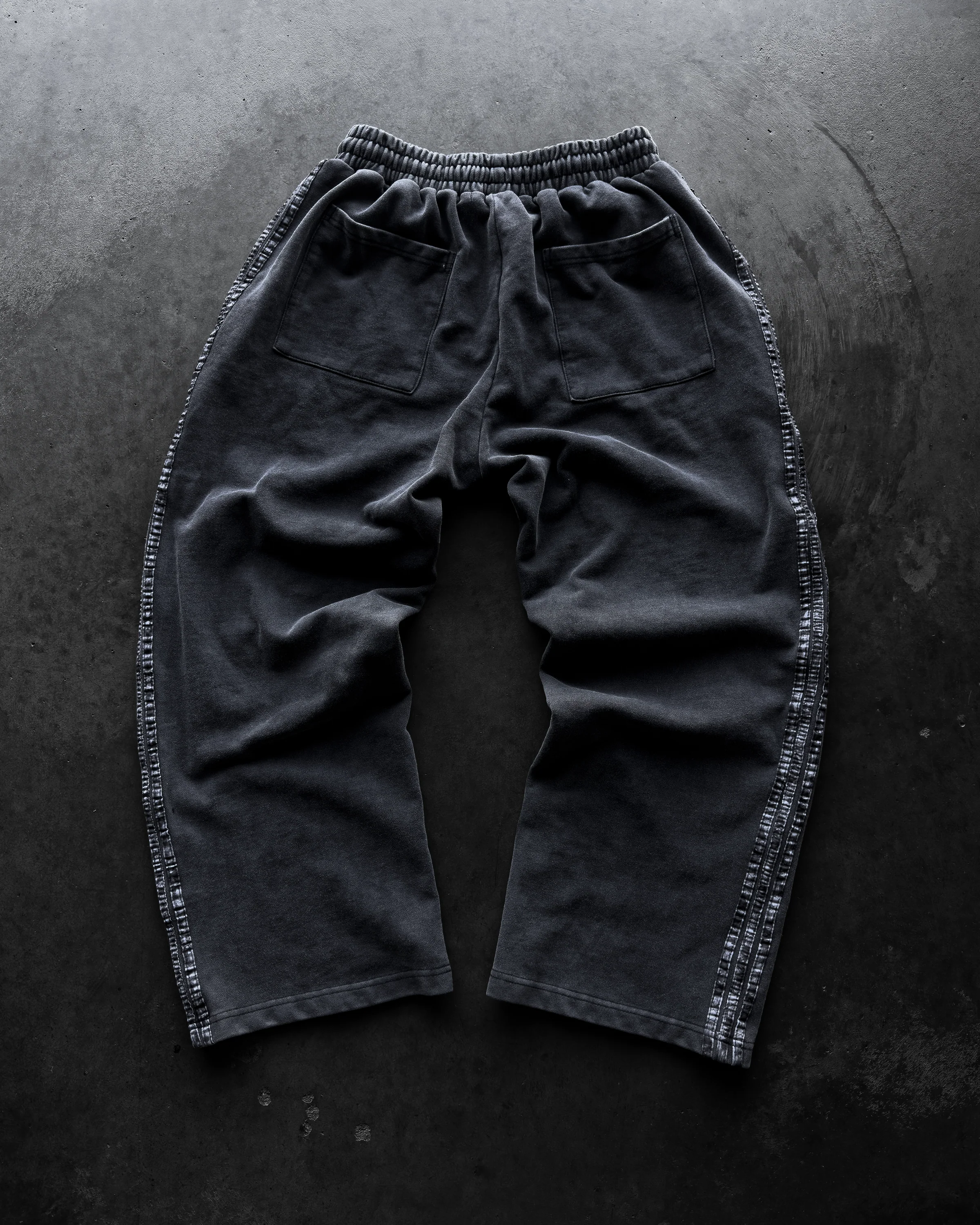 "SLASHER" ULTRA BAGGY SWEATS - Image 10