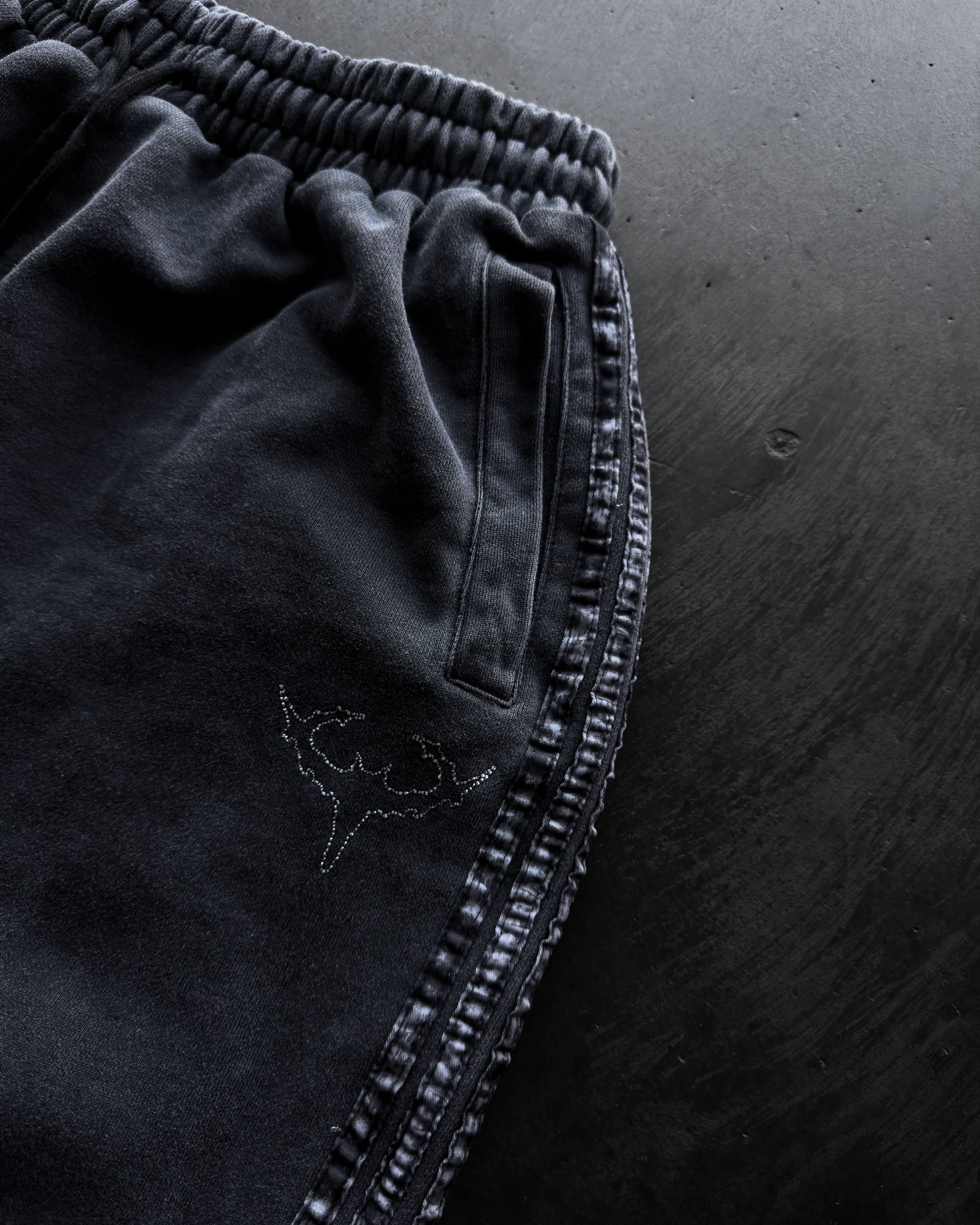 "SLASHER" ULTRA BAGGY SWEATS - Image 9